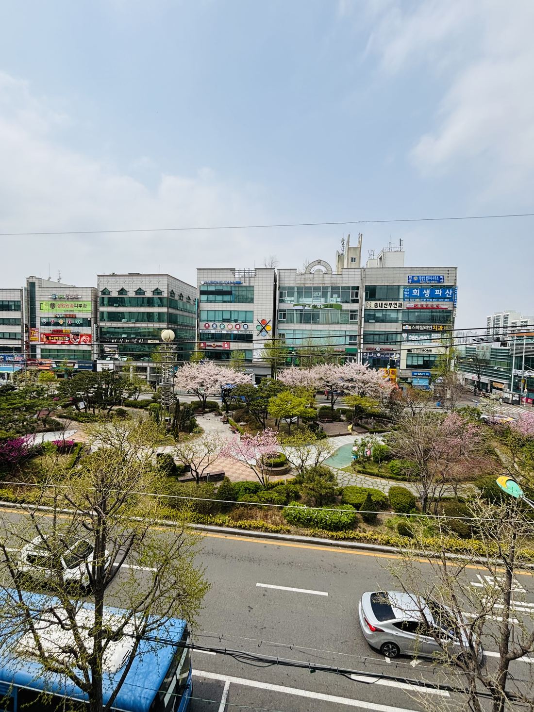 부천 고시원 윤슬스테이 건물 앞 솔안공원 전경